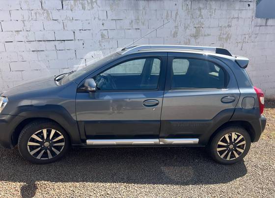 TOYOTA ETIOS 1.5 XLS 16V FLEX 4P MANUAL TOYOTA ETIOS 1.5 XLS 16V FLEX 4P MANUAL